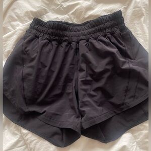 Lululemon Black Track That 5” Mid-Rise Lined Short Size 6
